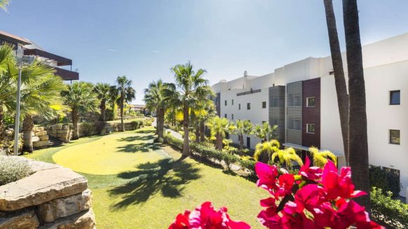 Hoyo 19 Los Flamingos Golf Resort_2 bedroom apartment_Commuanl Graden area_Realista Quality Properties Marbella