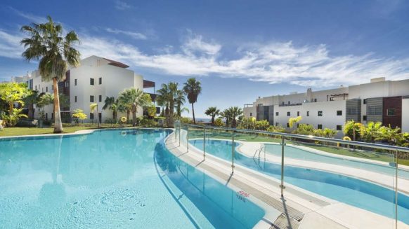 Hoyo 19 Los Flamingos Golf Resort_2 bedroom apartment_Communal Pool_Realista Quality Properties Marbella