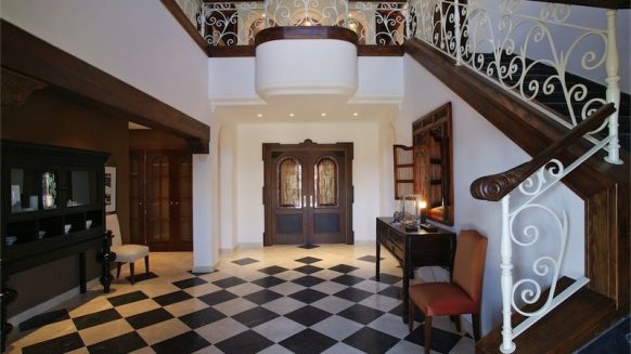 Villa La Alqueria_hall way II_Realista Quality Properties Marbella