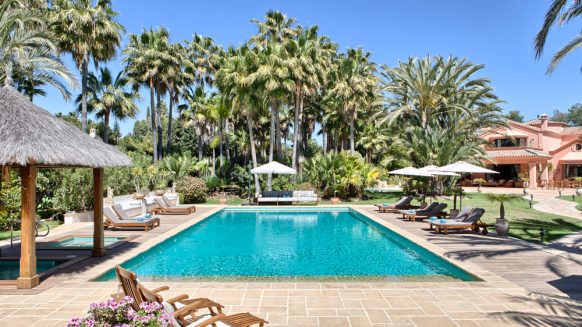 Country style villa beachside guadalmina san pedro marbella_Swimming pool_Realista Quality Properties Marbella