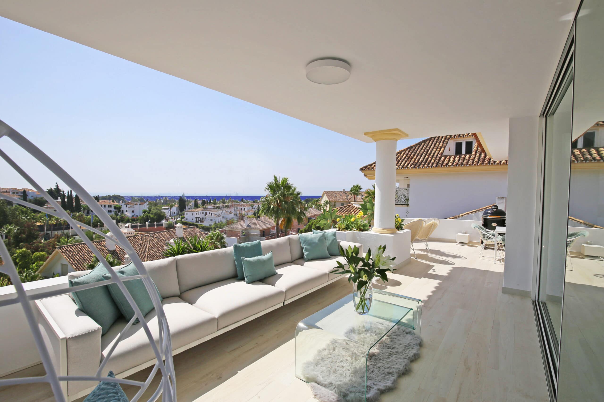 Magnífico ático dúplex en la prestigiosa y cerrada comunidad de Monte Paraíso, en la Milla de Oro de Marbella