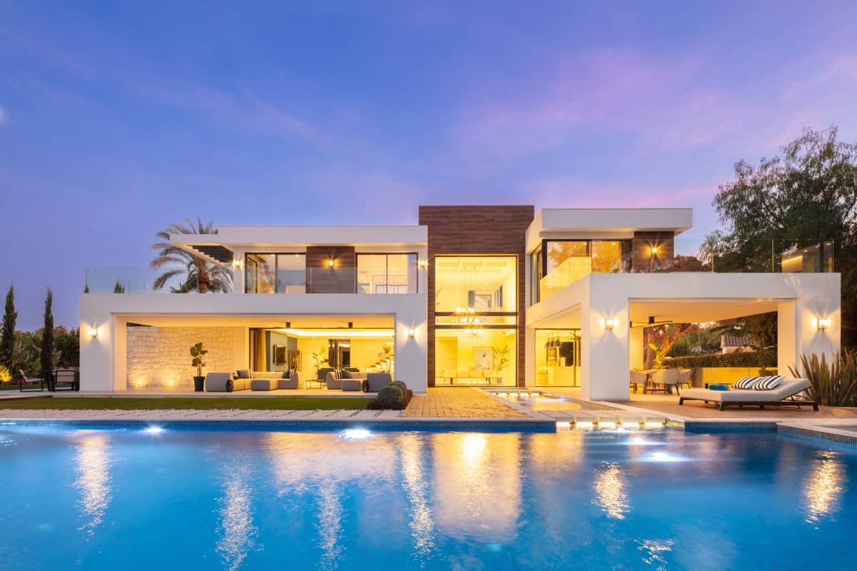 Compelling Luxurious Villa located in a private cul-de-sac on the exclusive Las Brisas, Nueva Andalucia