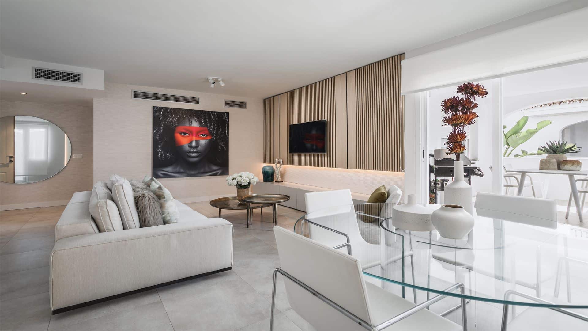 Apartamento de 2 dormitorios totalmente remodelado con estilo en la codiciada comunidad de Los Naranjos, Nueva Andalucia Marbella