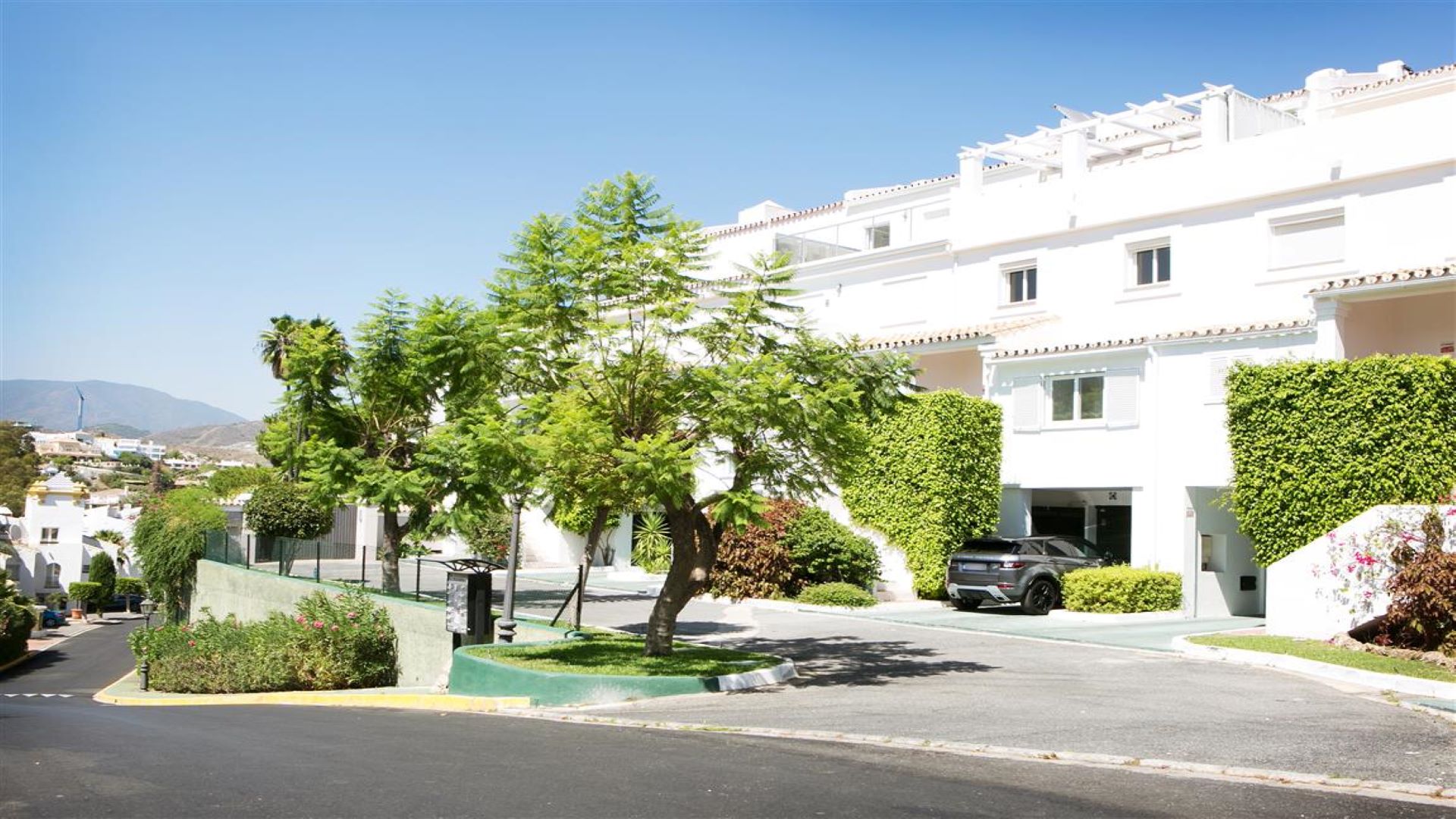 Stunning Townhouse with Remarkable Views located in Frontline Prime Golf Areas in La Quinta, Benahavis