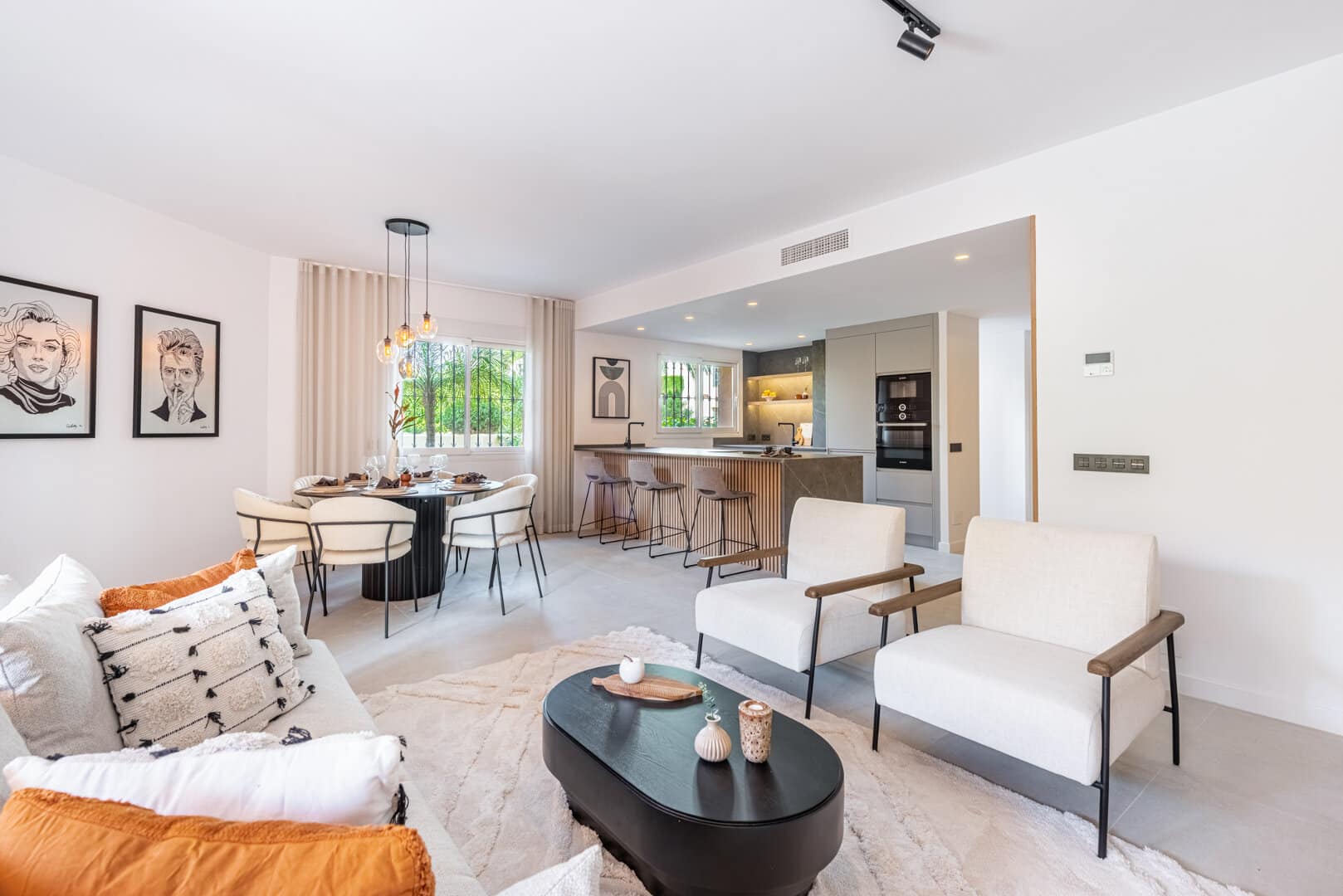 Moderna casa adosada de 3 dormitorios con orientación suroeste en la lujosa Milla de Oro, Marbella