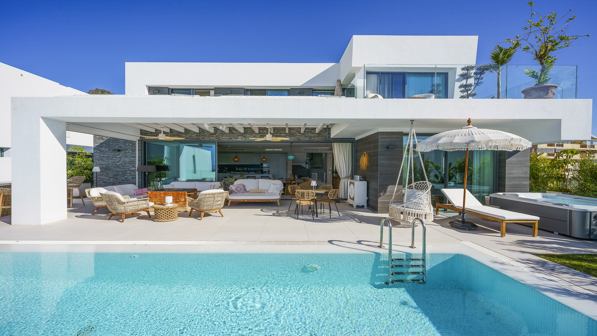 Magnifica y Moderna Villa de Lujo con Impresionantes Vistas al Mediterraneo en Cabo Royale, Marbella Este