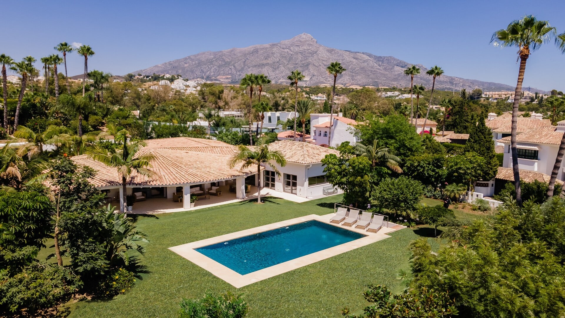 Sofisticada Villa de una Planta en el Recoleto Enclave de La Cerquilla, Nueva Andalucia