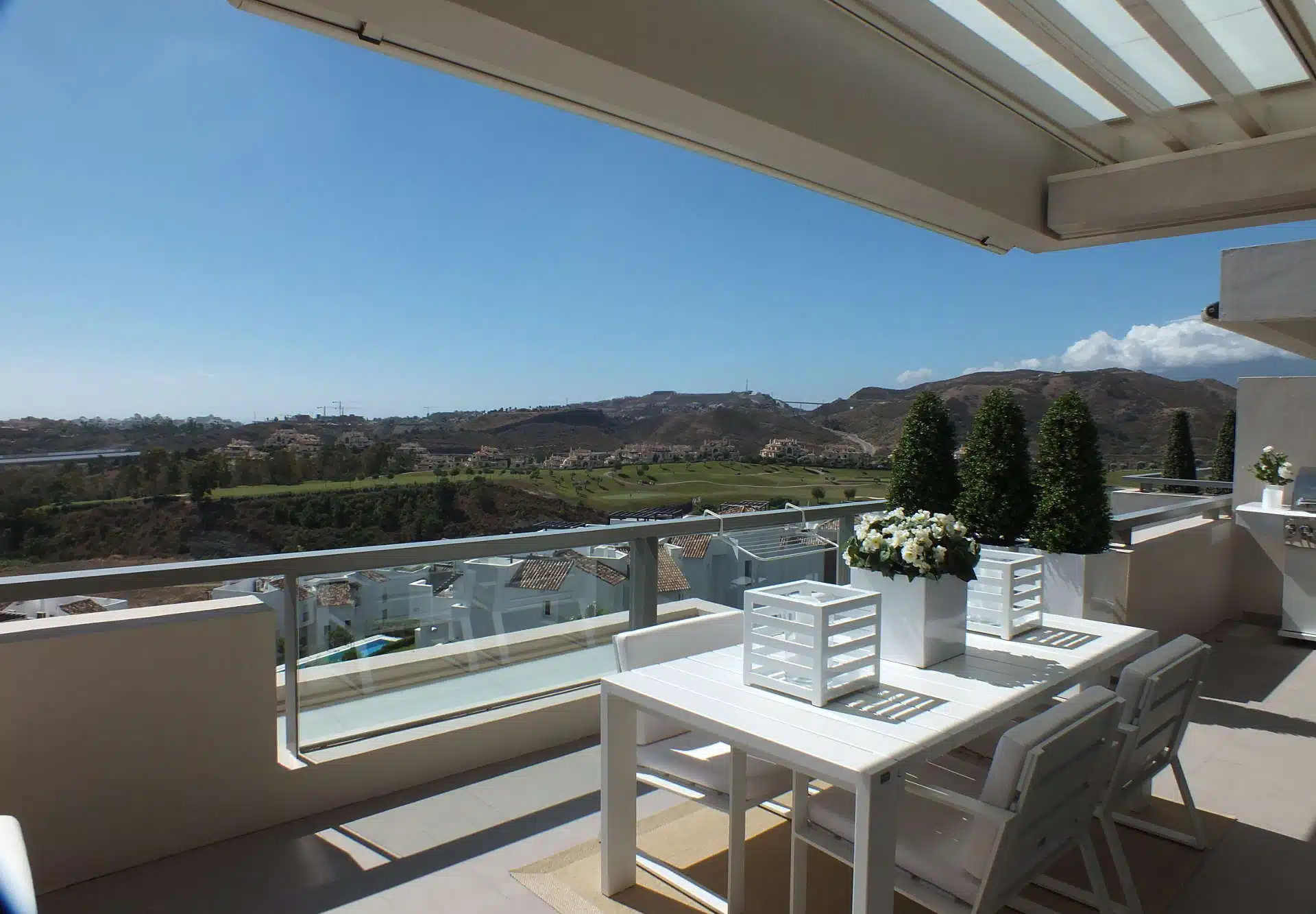 Modern luxe duplex penthouse te koop in Los Arrayanes Golf Benahavis