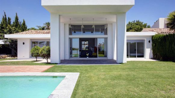 Te koop: Moderne 4 slaapkamer villa Los Naranjos Golf, Nueva Andalucia