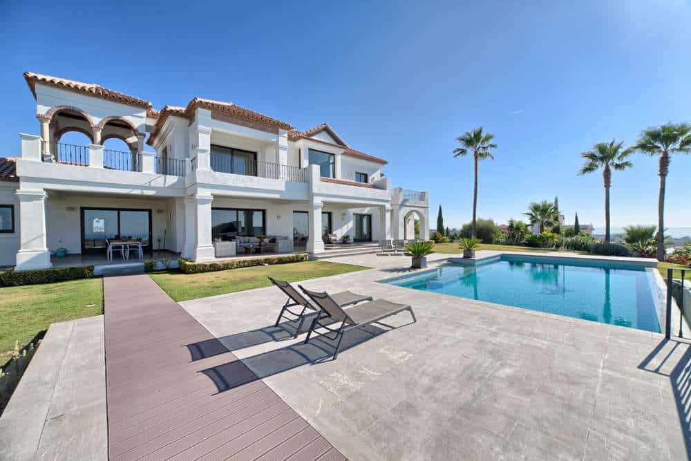 Eigentijdse villa met 5 slaapkamers in Los Flamingos Golf Resort Benahavis