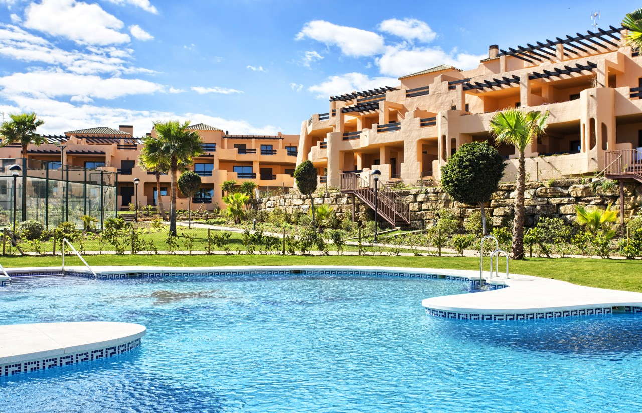 Begane grond appartement in Casares Beach met grote privé tuin!