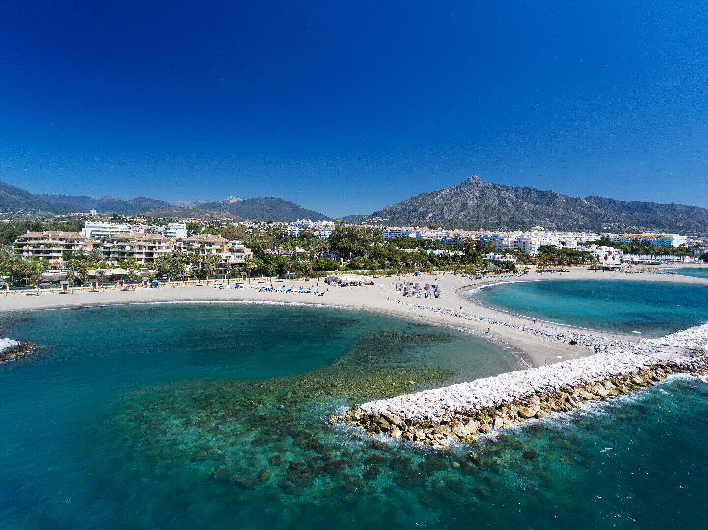 Spectaculair eerstelijns strand duplex Appartement met privé zwembad en tuin in Laguna de Banus, Marbella – Puerto Banus