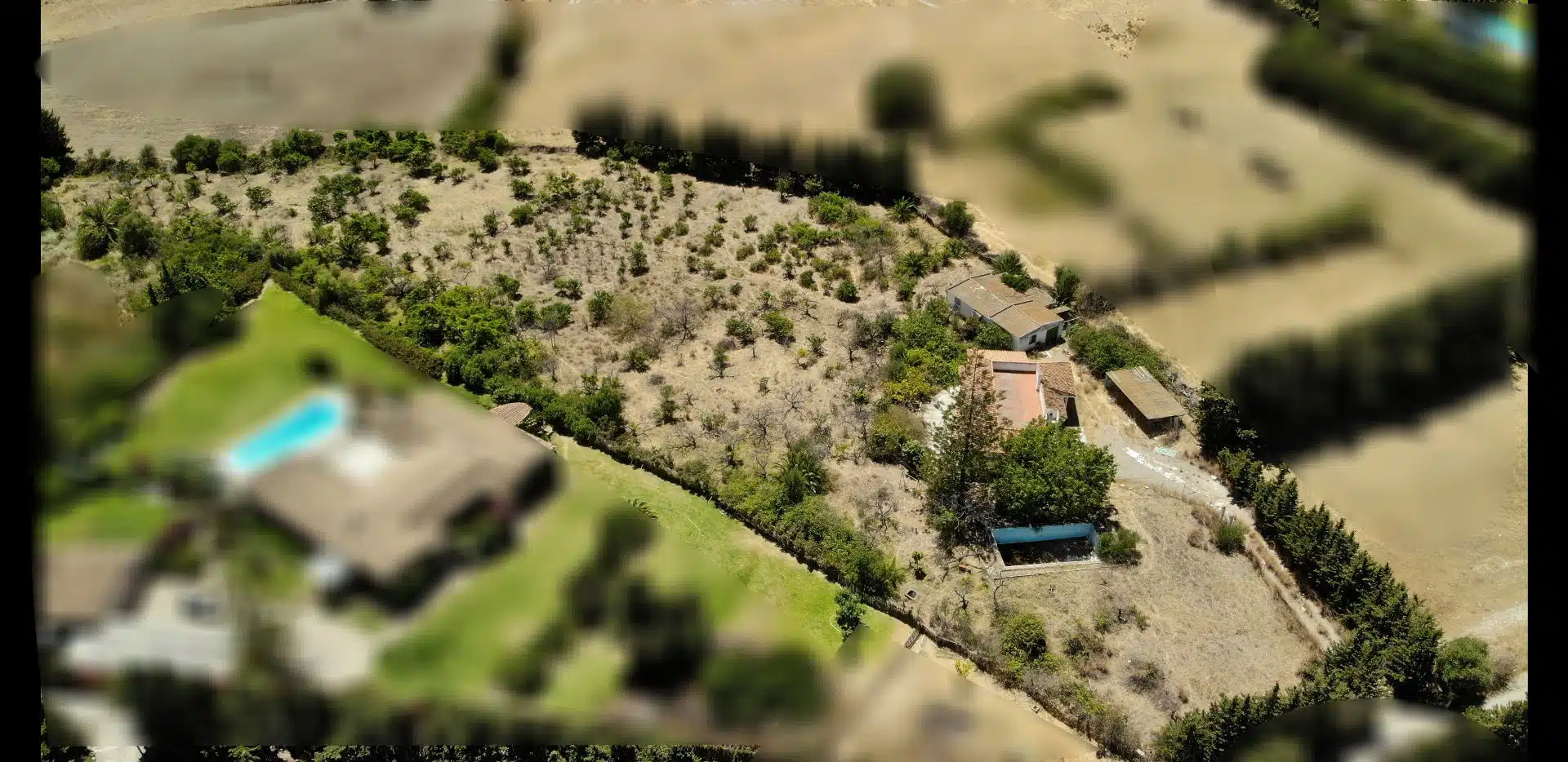 Landelijk land op loopafstand van Estepona, landelijk wonen met berg- en zeezicht.