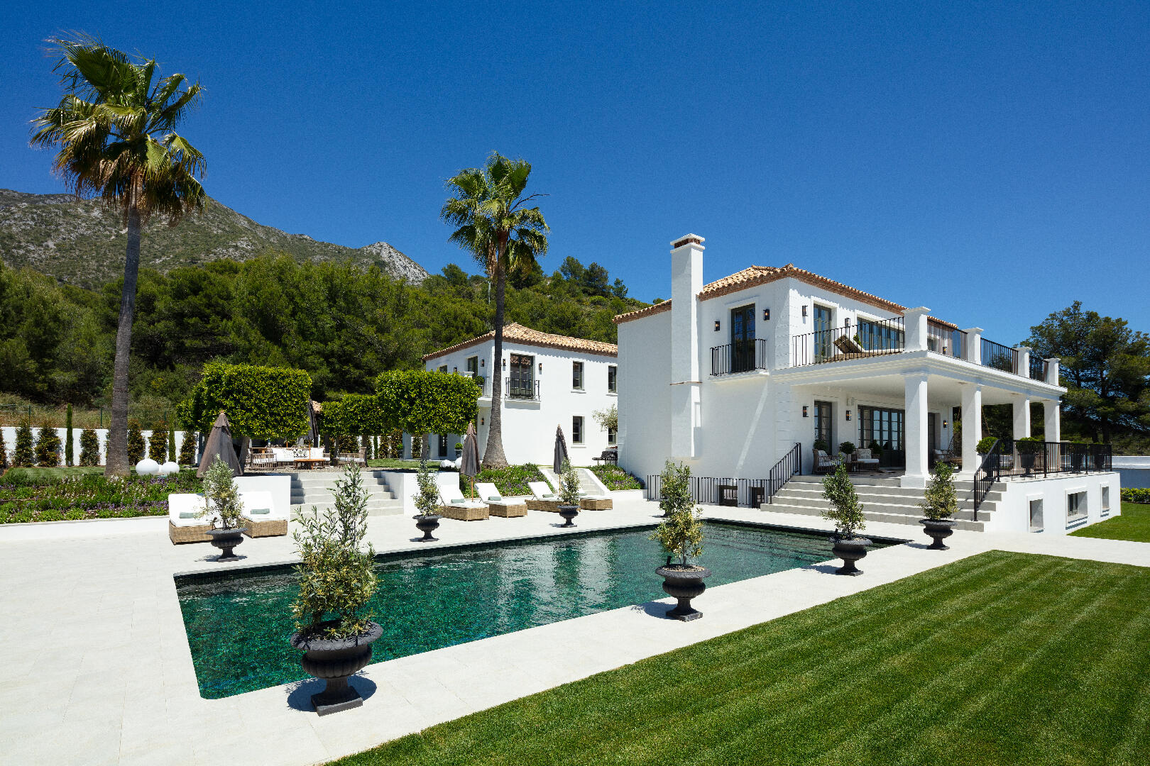 Casa Arbequina – Luxe villa in Sierra Blanca Marbella met uitzicht op de zee en over de gehele kustlijn