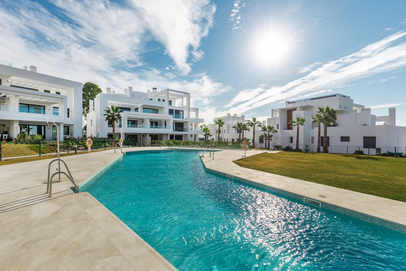 Penthouse in Las Terrazas de Atalaya Benahavis volledig gemeubileerd golf en zeezicht