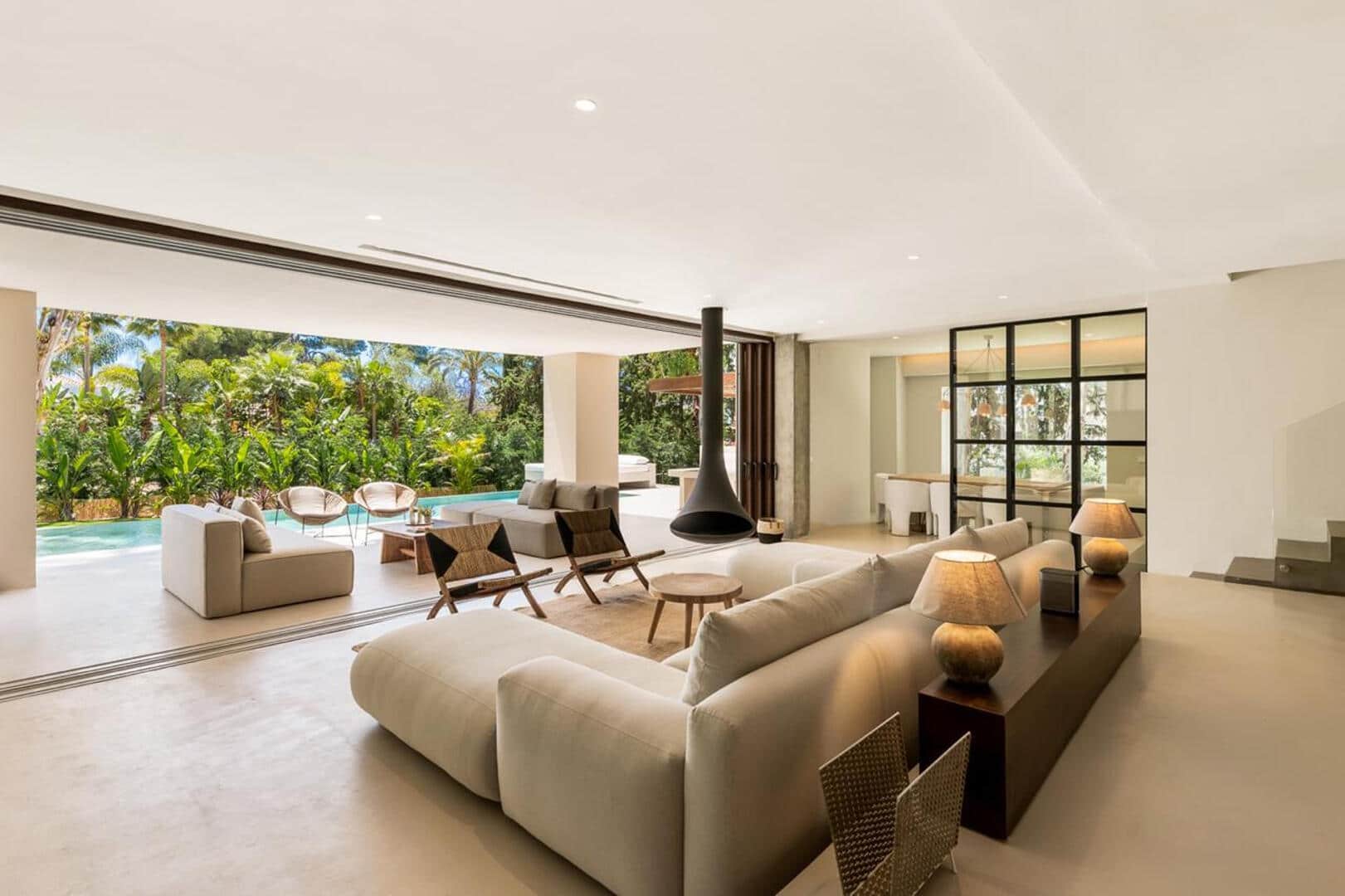 Nieuw gebouwde villa in Los Monteros Playa Marbella op 500 meter van het strand!