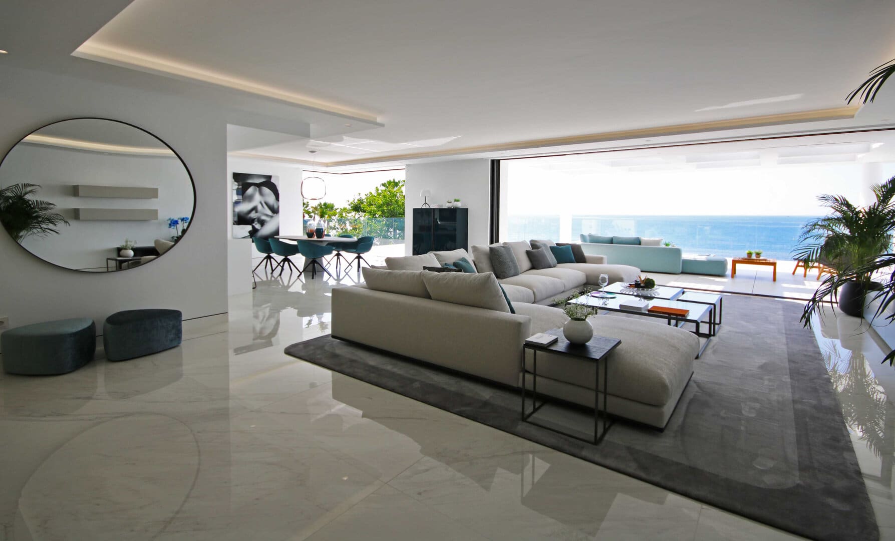 Luxe penthouse eerste lijn aan zee met panoramisch zeezicht in Emare Estepona
