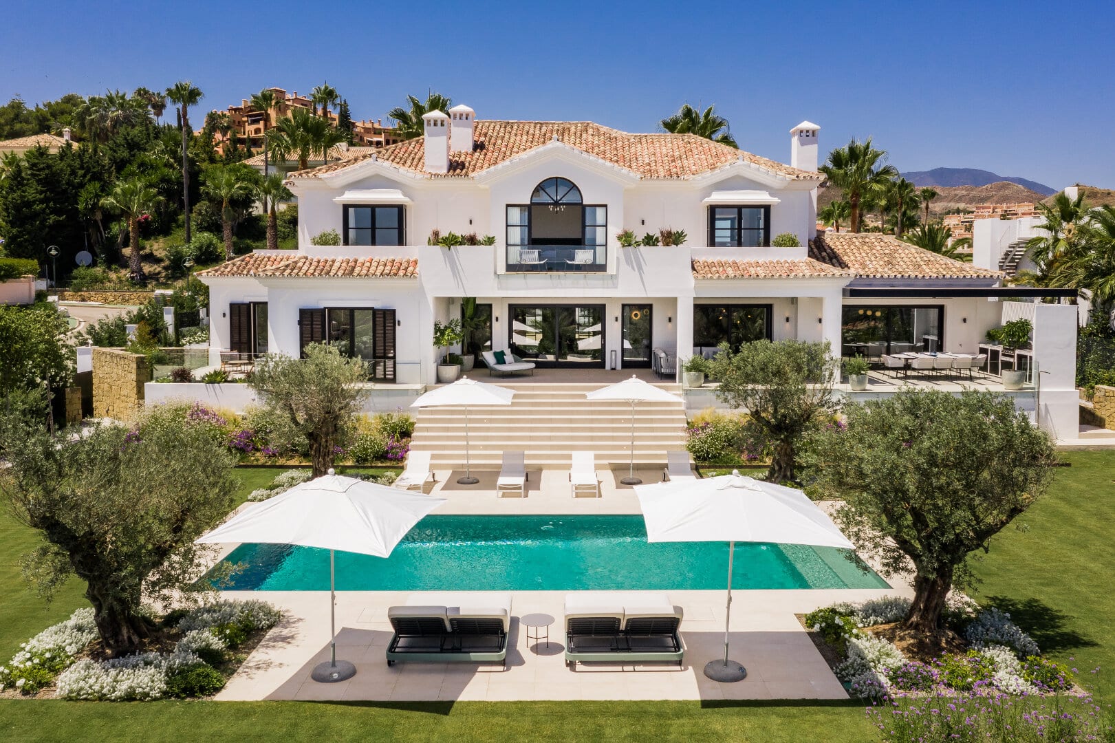 Prachtige villa met panoramisch uitzicht op zee in La Cerquilla, Nueva Andalucia