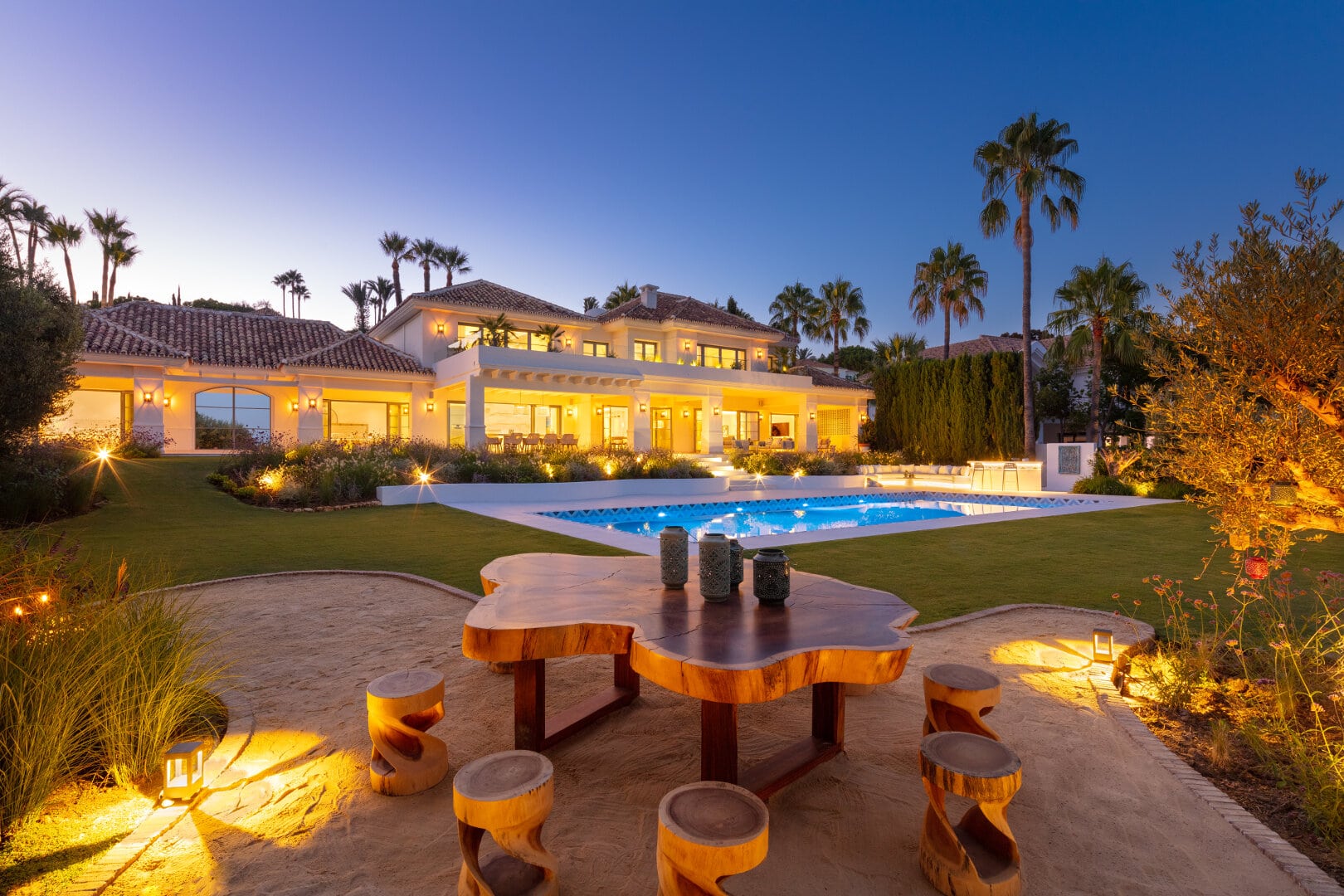 Prachtig gebouwde luxe villa met zeezicht & spa faciliteiten in La Cerquilla, Nueva Andalucia Marbella