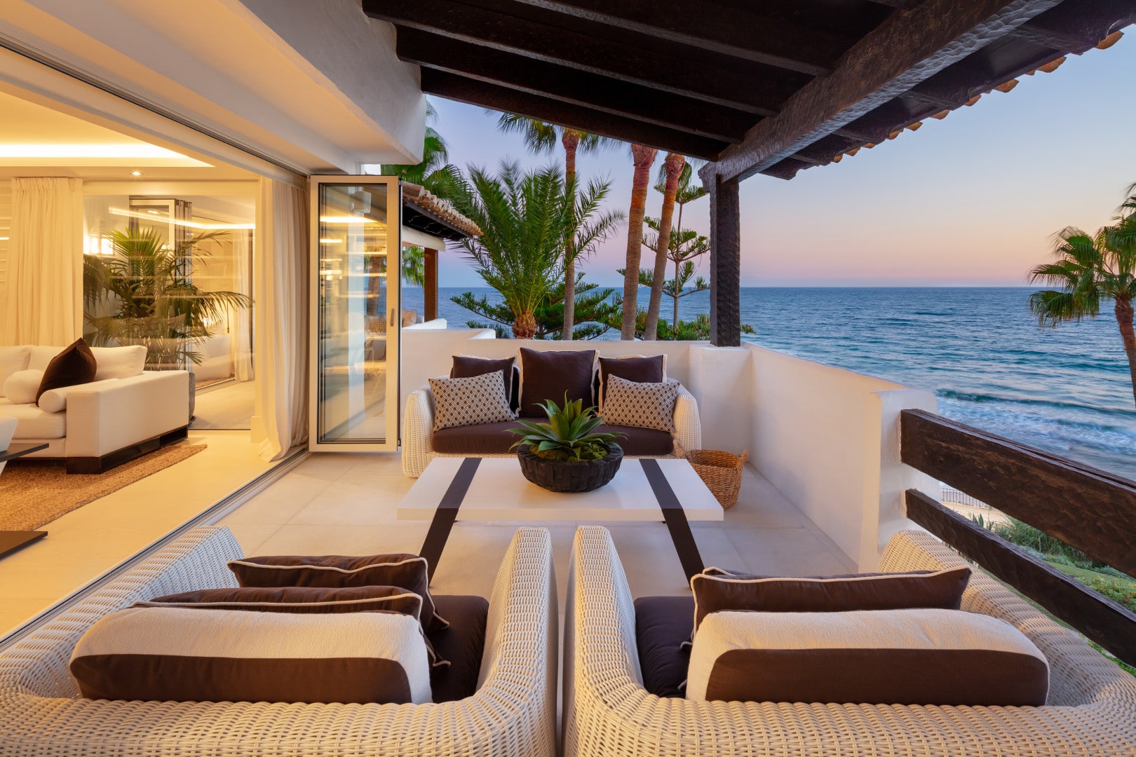 Eerste lijn strand Duplex Penthouse in Japanse Tuinen, Marina Puente Romano Marbella
