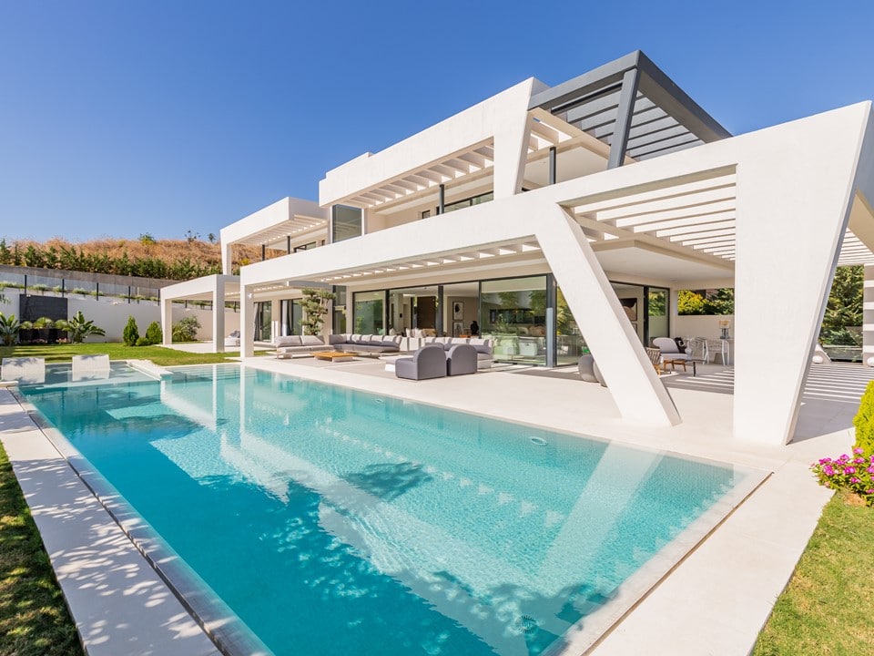 Uitstekende villa gelegen in één van de beste wijken van Nueva Andalucia Marbella