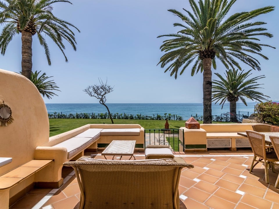 Mooi eerstelijns strandhuis in Estepona