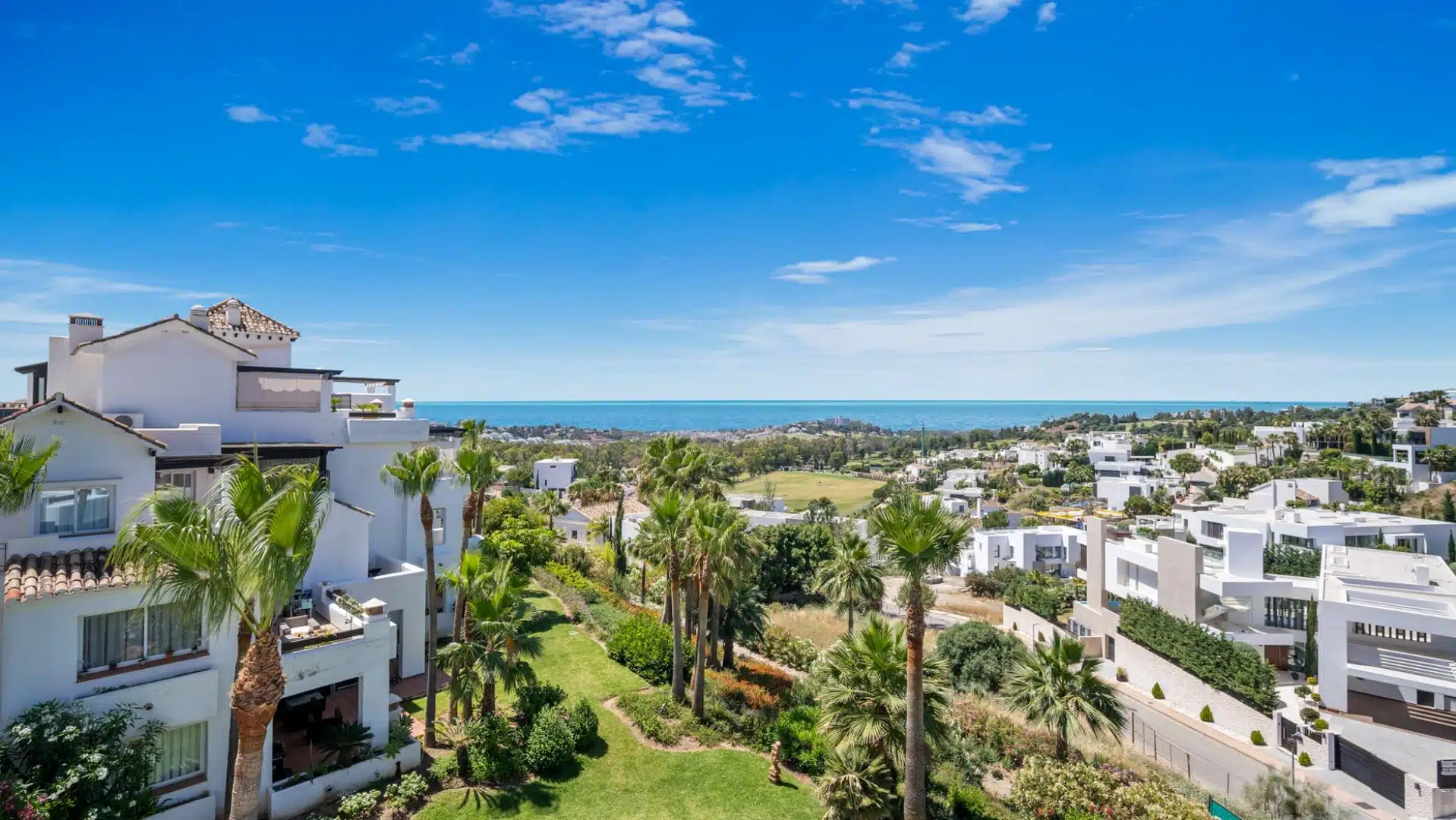 Duplex Penthouse in Las Lomas del Marques Benahavis gerenoveerd en met prachtig uitzicht op zee