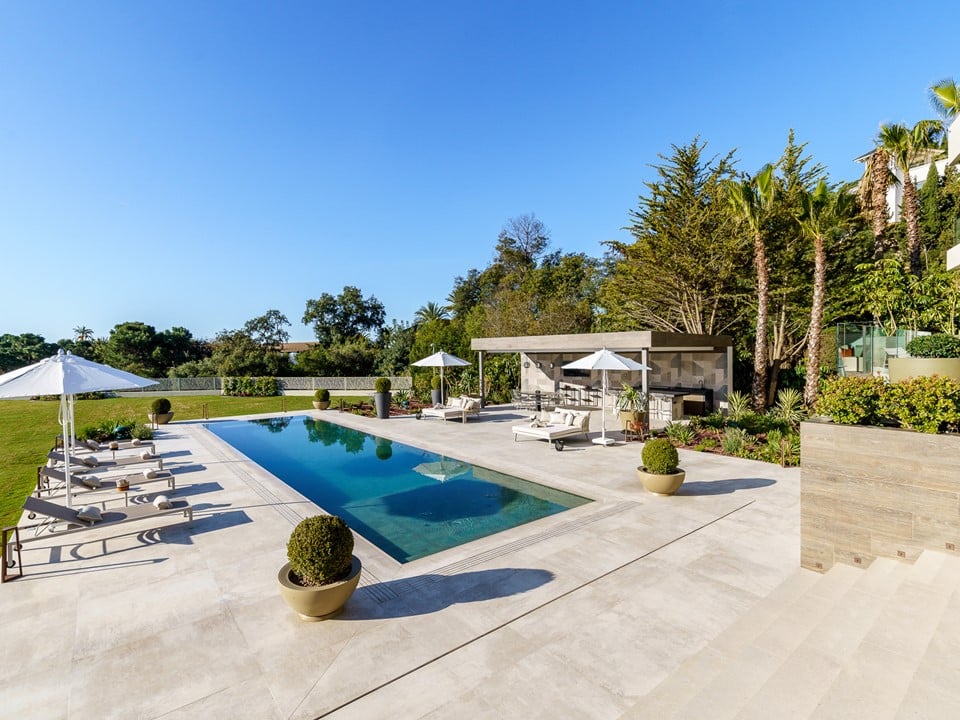 Nieuw gebouwde moderne villa gelegen in de meest exclusieve gesloten gemeenschap La Zagaleta, Benahavis