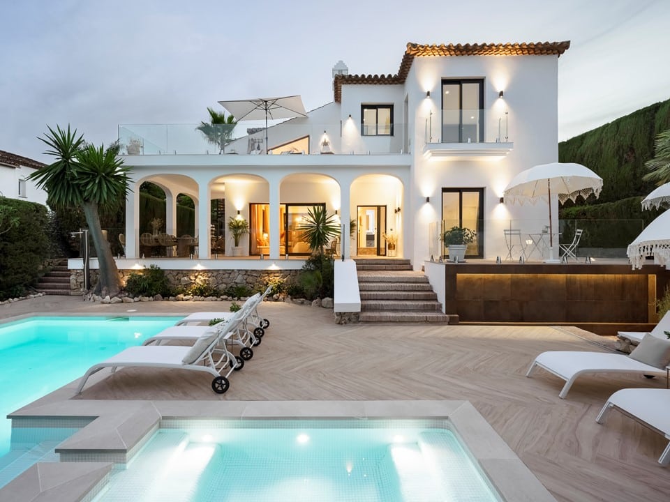 Gezellige luxe villa gelegen in een veilige buurt in Nueva Andalucia, Marbella