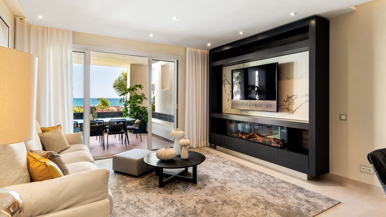 Modern appartement met prachtig zeezicht in Bahia del Velerin, Estepona.