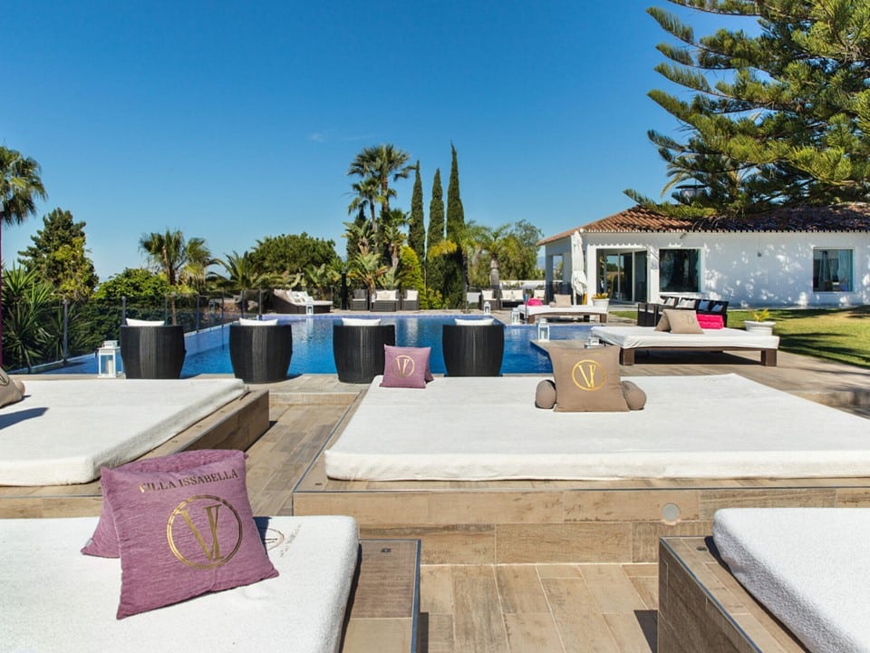 Prachtige villa met prachtig panoramisch uitzicht over de Middellandse Zee in Elviria, Marbella Oost