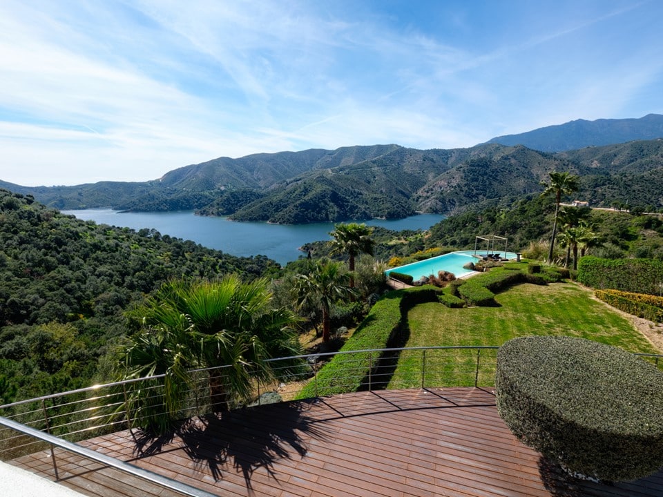 Unieke hedendaagse villa met panoramisch uitzicht in Istan, Marbella