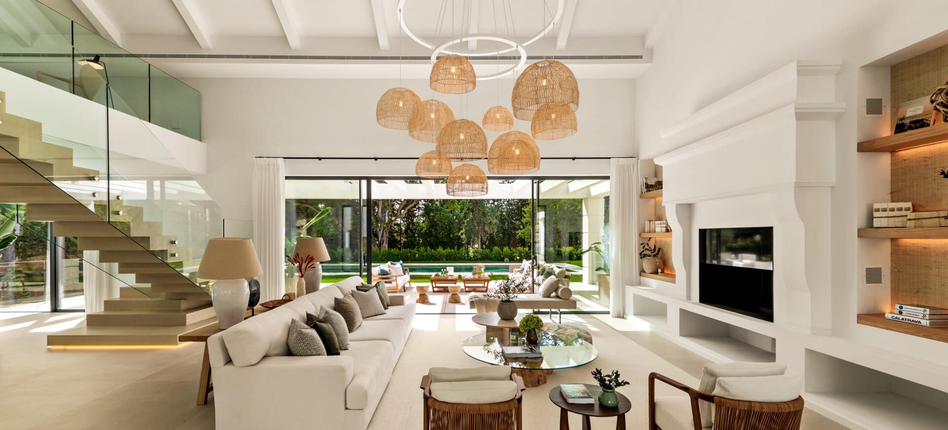 Elegant Luxury Villa designed by a famous Architect in El Paraiso, Estepona