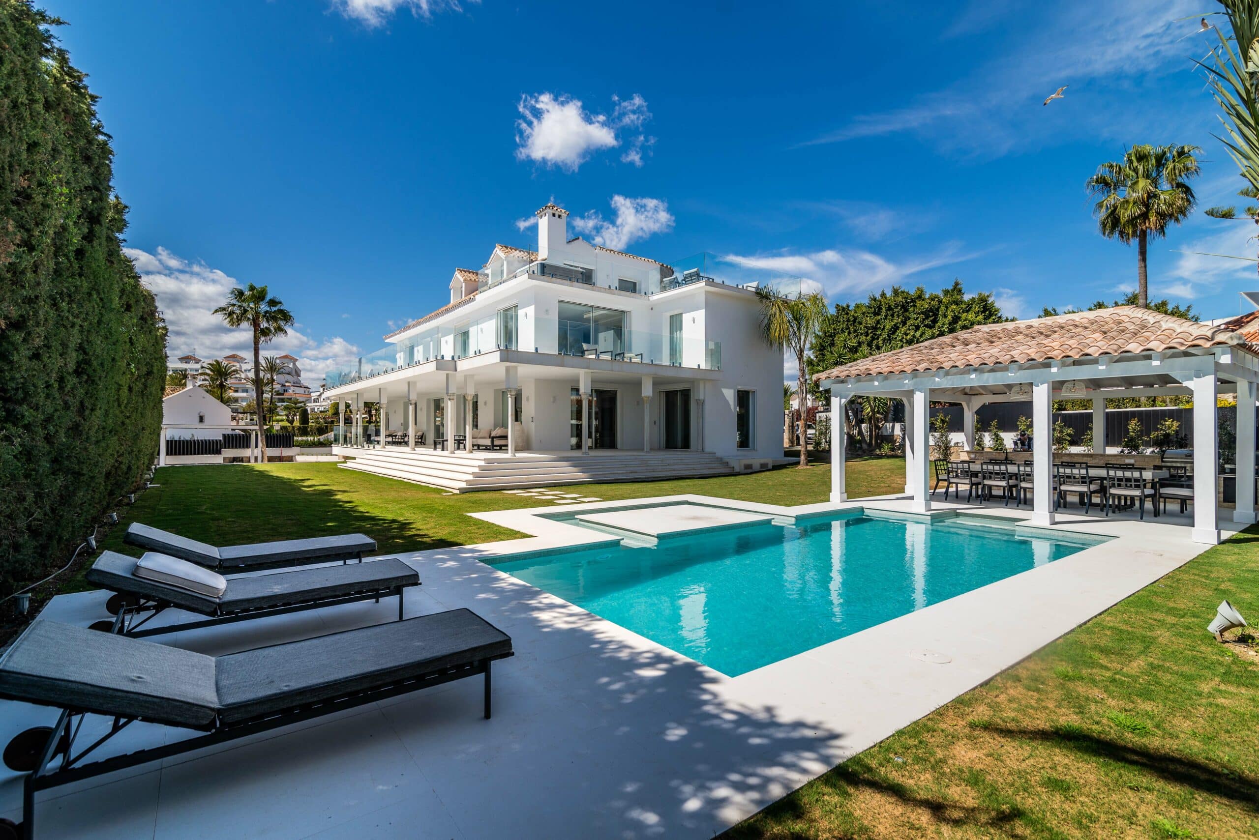 Prachtige luxe villa met 8 slaapkamers nabij het bekende Puerto Banus, Nueva Andalucia, Marbella
