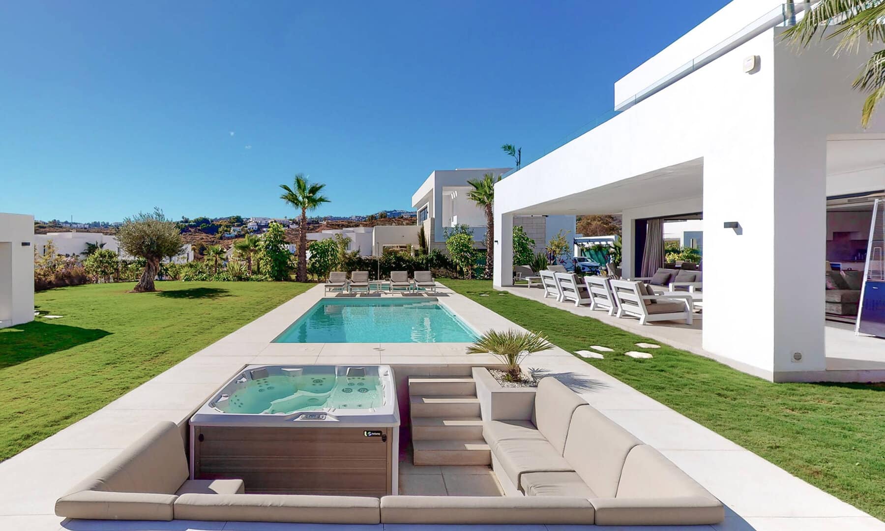 Een uitzonderlijke nieuw gebouwde familie villa met 6 slaapkamers in La Finca de La Cala, Mijas