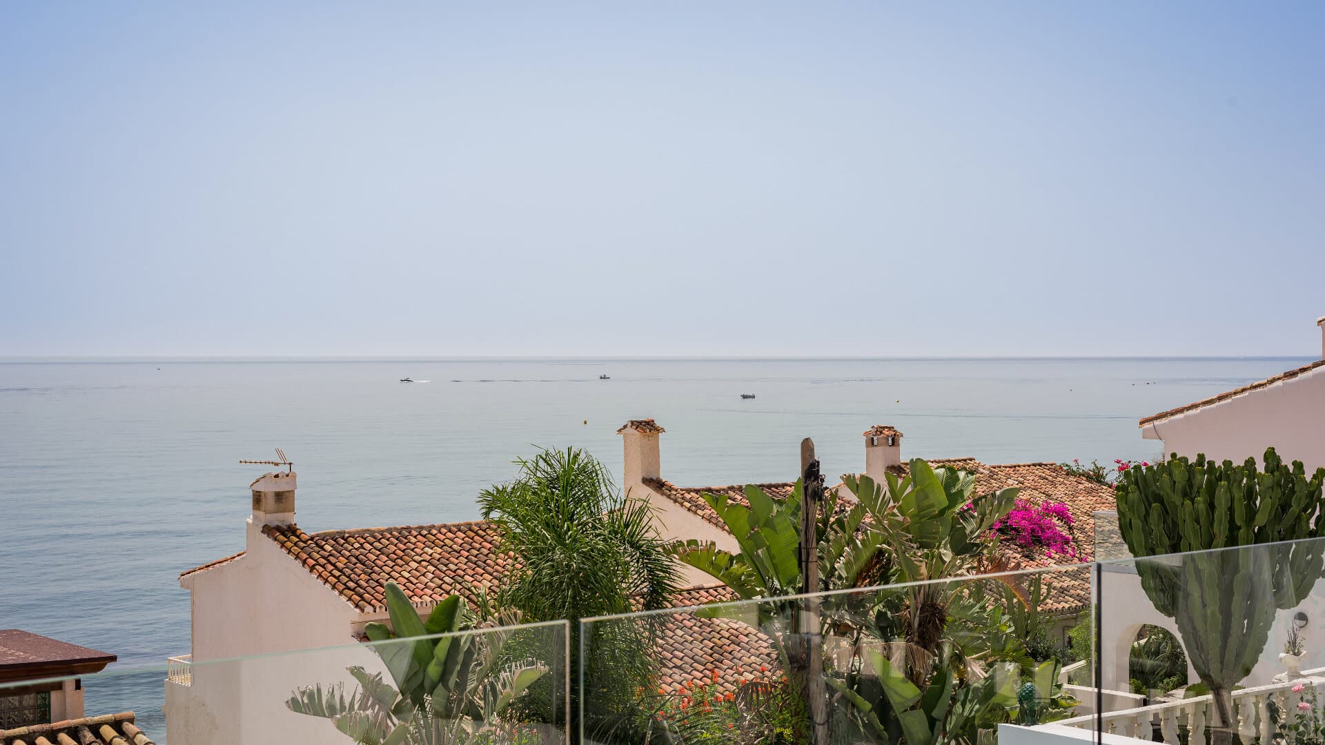 Charmante volledig gerenoveerde villa aan het strand in Arena Beach, Estepona