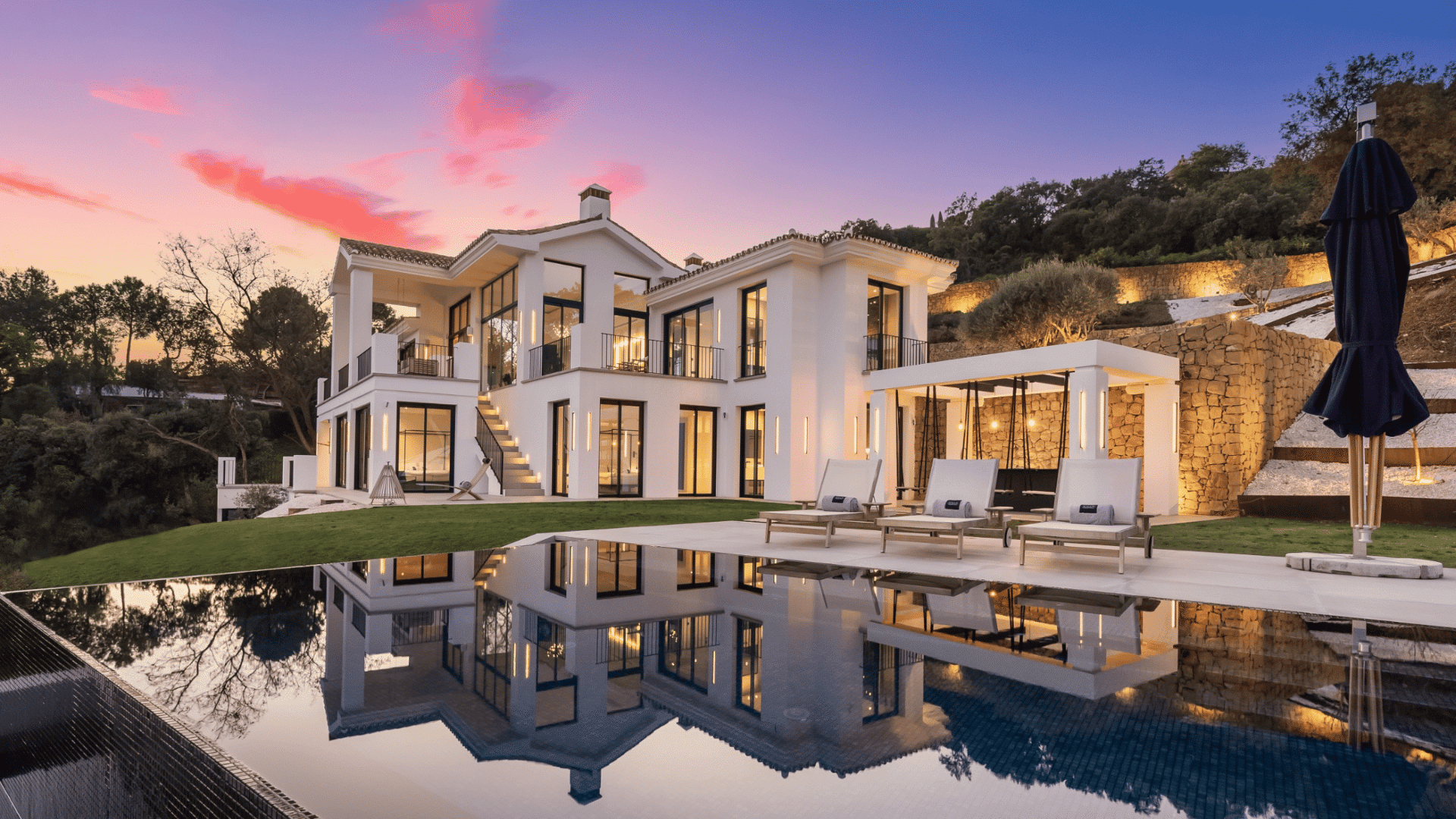 Luxe villa met panoramisch uitzicht in het rustige en privéresort La Zagaleta, Benahavis