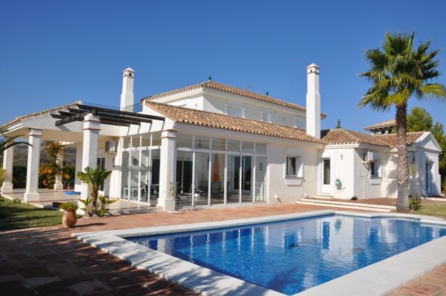 buy a villa in spain pool