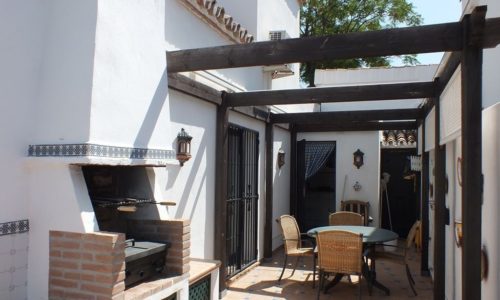 Selling property in Marbella courtyard