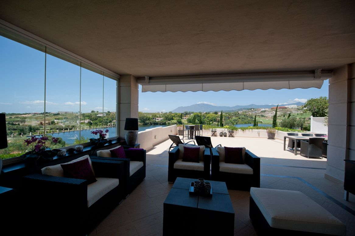 Spacious top-quality 3 bedroom ground floor apartment for sale in El Lago de Los Flamingos, Benahavis El Lago Los Flamingos Golf Resort apartment_Covered terrace_Realista Quality Properties Marbella