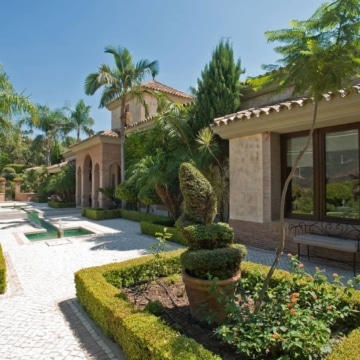 Luxury and private villa with sea views for sale in La Zagaleta Golf & Country Club Picture