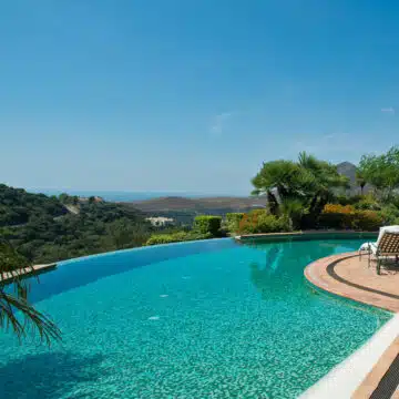 Luxury and private villa with sea views for sale in La Zagaleta Golf & Country Club Picture 3