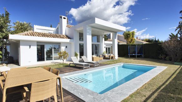 Modern Villa for sale Los Naranjos Golf Nueva Andalucia_under 1 miljoen 1.000.000_Realista Quality Properties Marbella