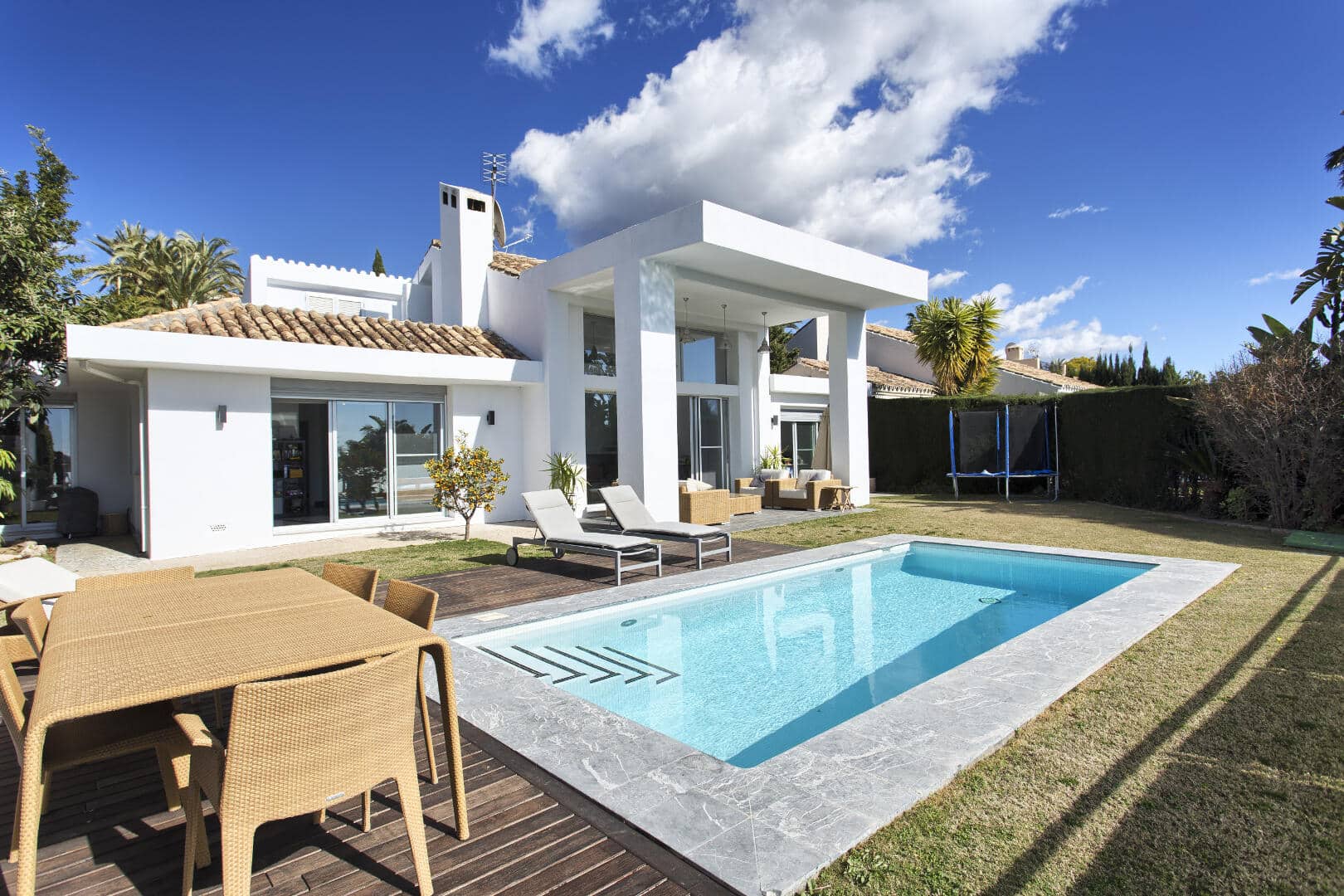 Renovated 4 bedroom villa for sale in Los Naranjos Golf, Nueva Andalucia Marbella