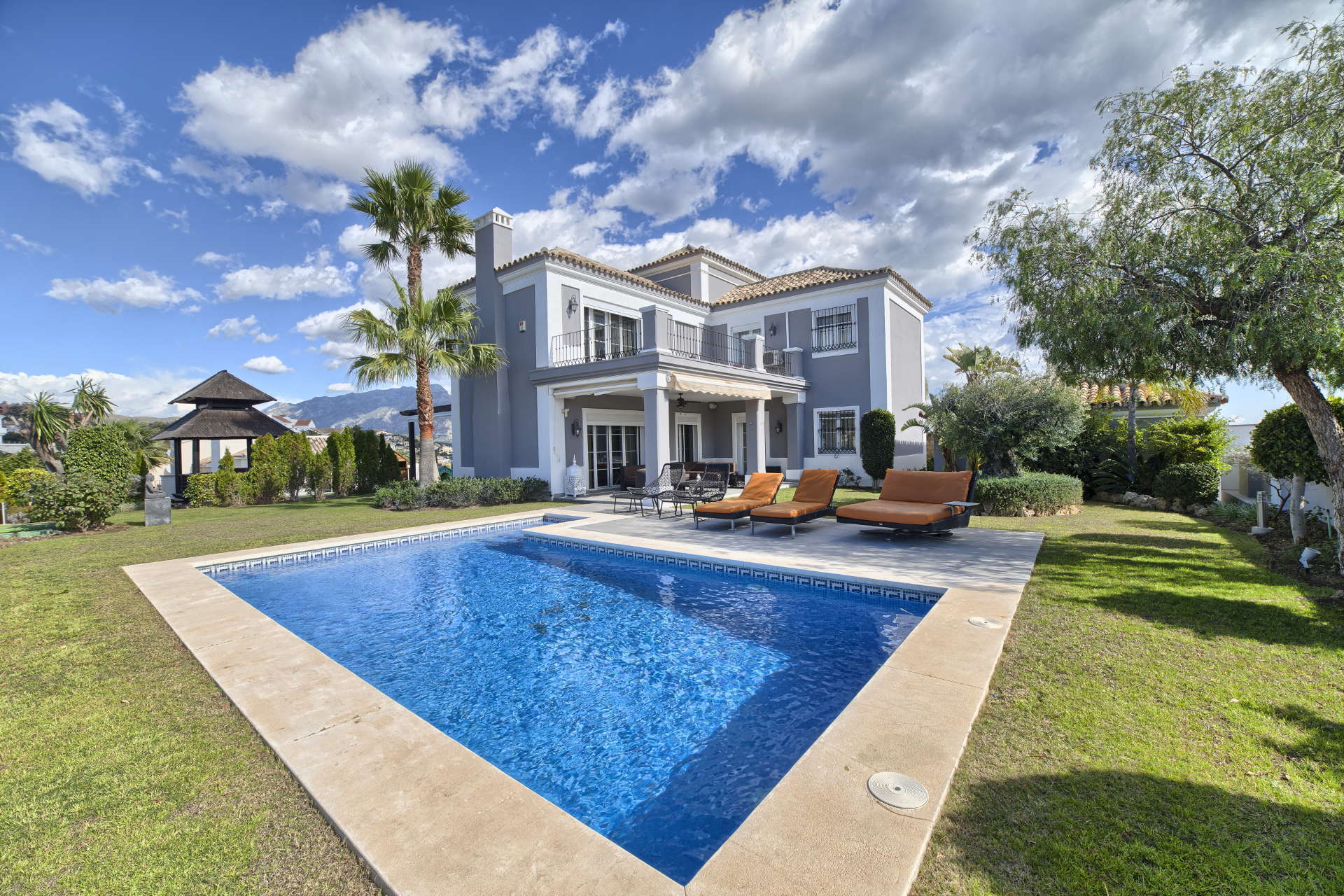 Villa for sale in Puerto del Capitan, Benahavis
