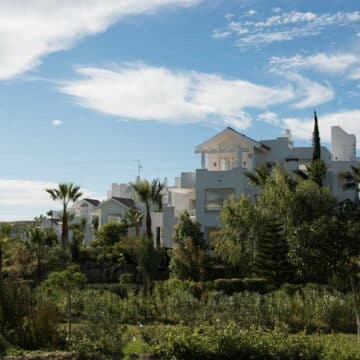 Modern apartments for sale next to a turquoise lagoon of crystal waters Picture 9