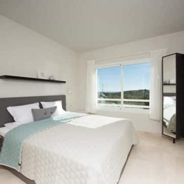 Modern apartments for sale next to a turquoise lagoon of crystal waters Picture 10