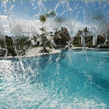 Modern apartments for sale next to a turquoise lagoon of crystal waters Picture 5