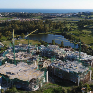 New modern 3 bedroom front line golf penthouse with sea, golf and lake views in Atalaya Hills Benahavis Picture 1