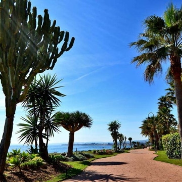 A fantastic one bedroom apartment with private plunge pool in front line beach development Bahia de la Plata Estepona. Picture